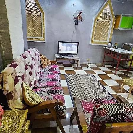 Comfy Hostel-Style Home Near Pyramids